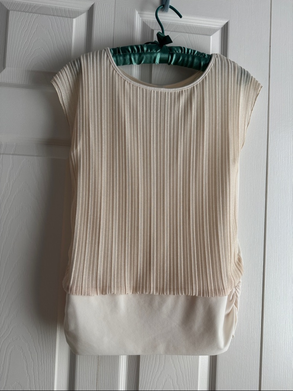 Woman’s Pleated Cap-Sleeve Cream & Gold Speckled Top.